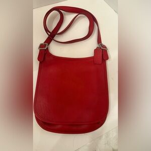 VINTAGE COACH 9135 slim hippie saddle bag crossbody RED LEATHER 9135 USA, EUC